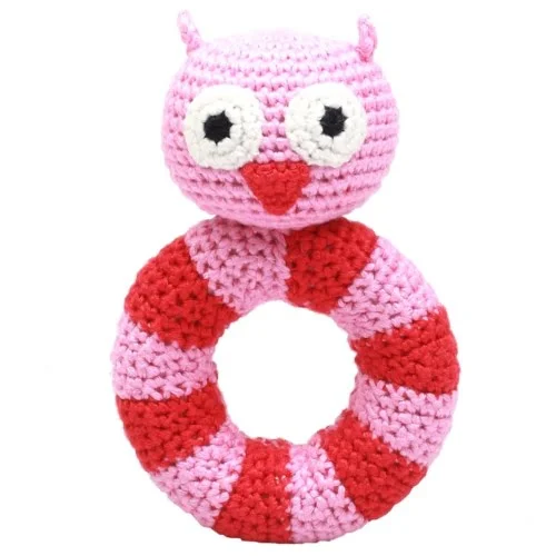 Hæklet rund rangle -- ugle (pink)